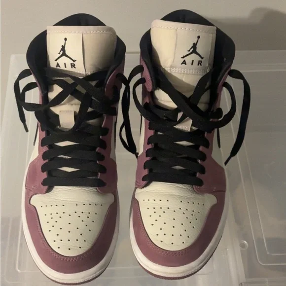 Jordan 1 Mid SE in ‘BERRY PINK’ - Picture 2 of 5